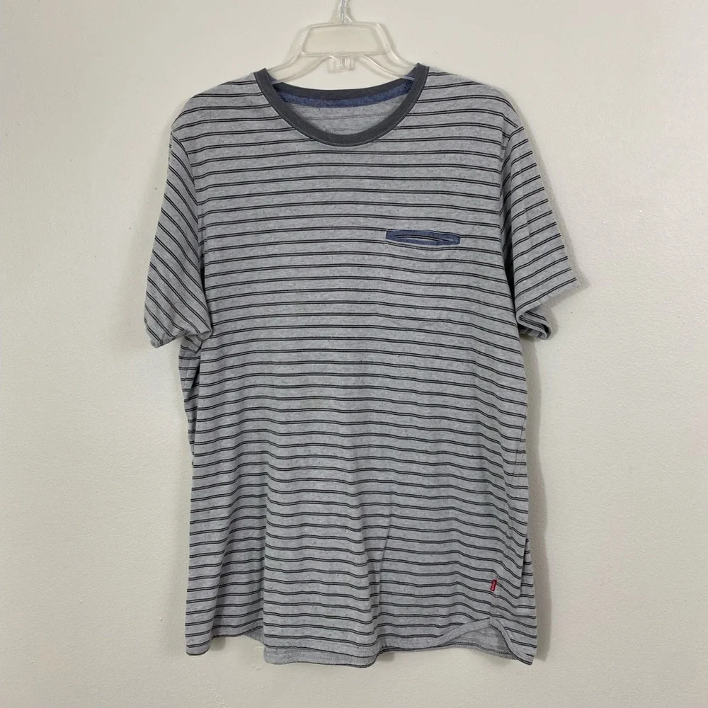 Levi's Gray Textured Striped Pocket Tee